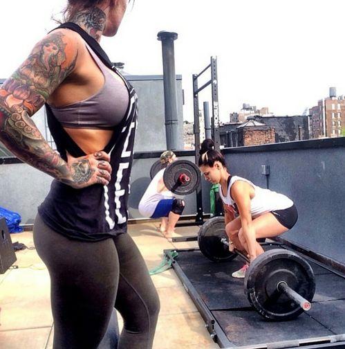 纹身女健身的网红吃瓜,揭秘她的生活与饮食秘密 第1张 纹身女健身的网红吃瓜,揭秘她的生活与饮食秘密 第1张